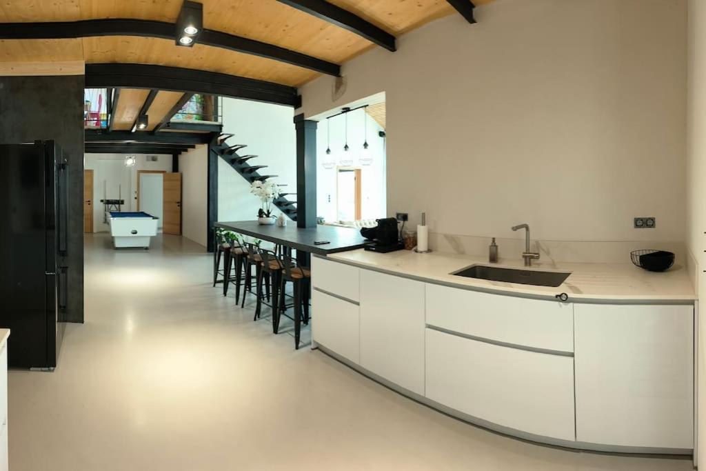 Вілла Industrial Luxury Nimes & Arles Бокер Екстер'єр фото