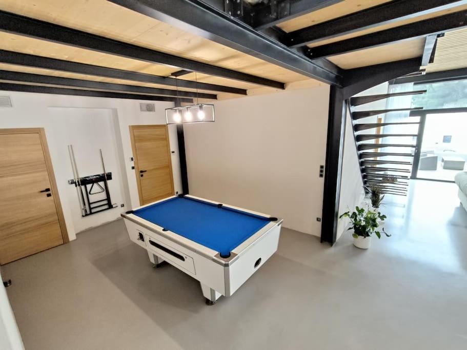 Вілла Industrial Luxury Nimes & Arles Бокер Екстер'єр фото