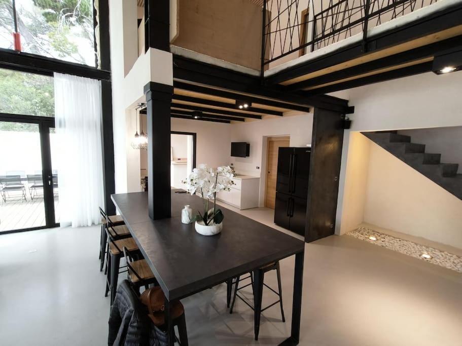 Вілла Industrial Luxury Nimes & Arles Бокер Екстер'єр фото